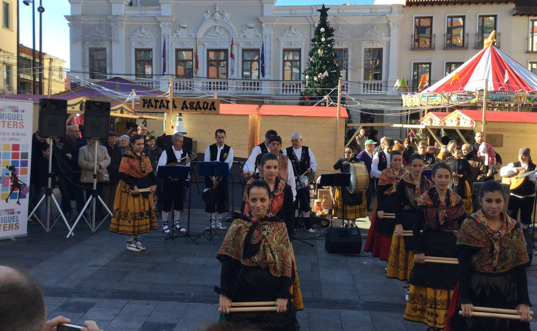 bailes-regionales-palacio-cotilla-paseo-comercial-miguel-fluiters-navidad-2017